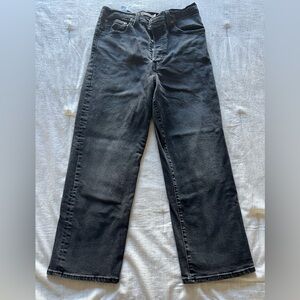 Levi’s women’s ribcage straight ankle jeans in black wash. Size 30W 27L.